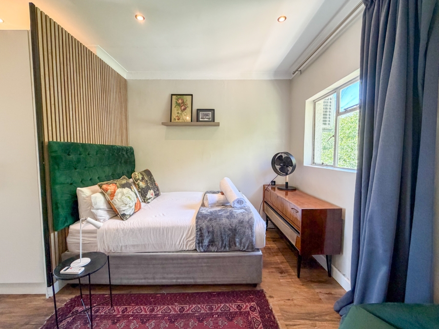 1 Bedroom Property for Sale in Vredehoek Western Cape